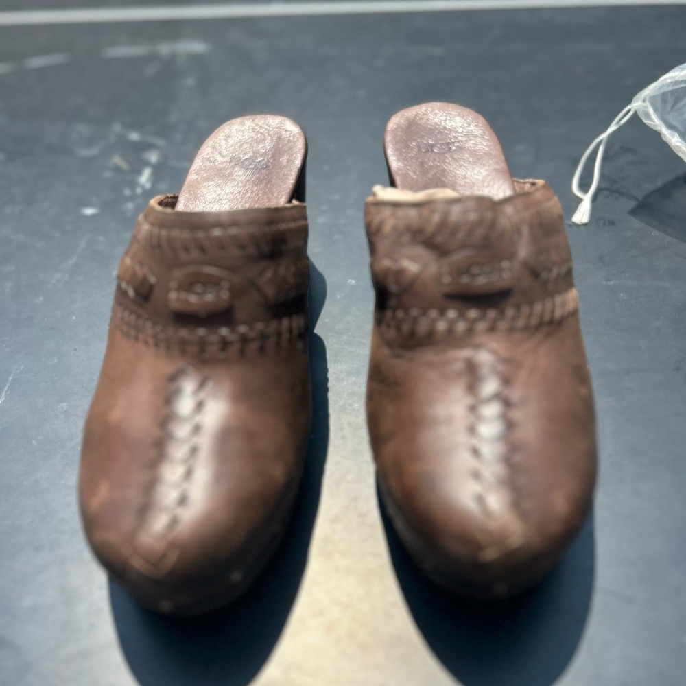 Women’s Uggs Clogs - image 1